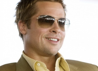 Солнцезащитные очки — не только функциональный, но и стильный аксессуар, способный завершить обр...